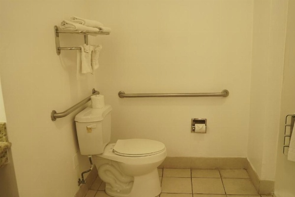 Harbor Inn & Suites image 36