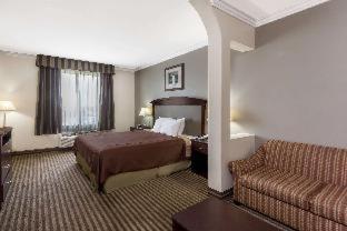 Room #41560012 at Harbor Inn & Suites, photo 2
